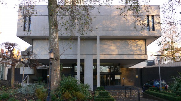 lasdun_royal_college_of_physicians_front_dec_2005